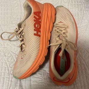 Hoka Clifton 7.5 gently used sneaker